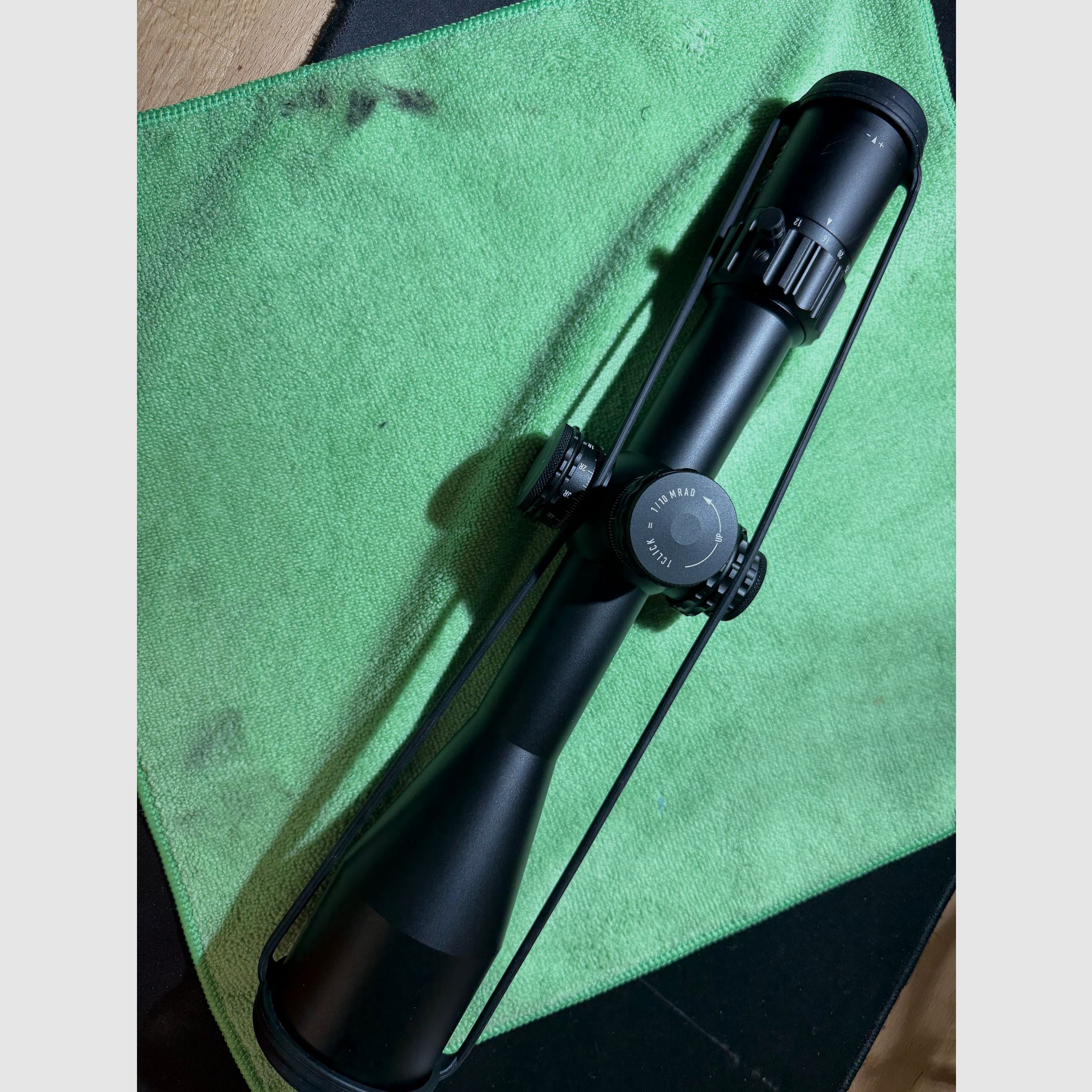 Element Optics Titan | 5-25x56 FFP APR-1C MRAD Absehen - 1⁄10 MRAD