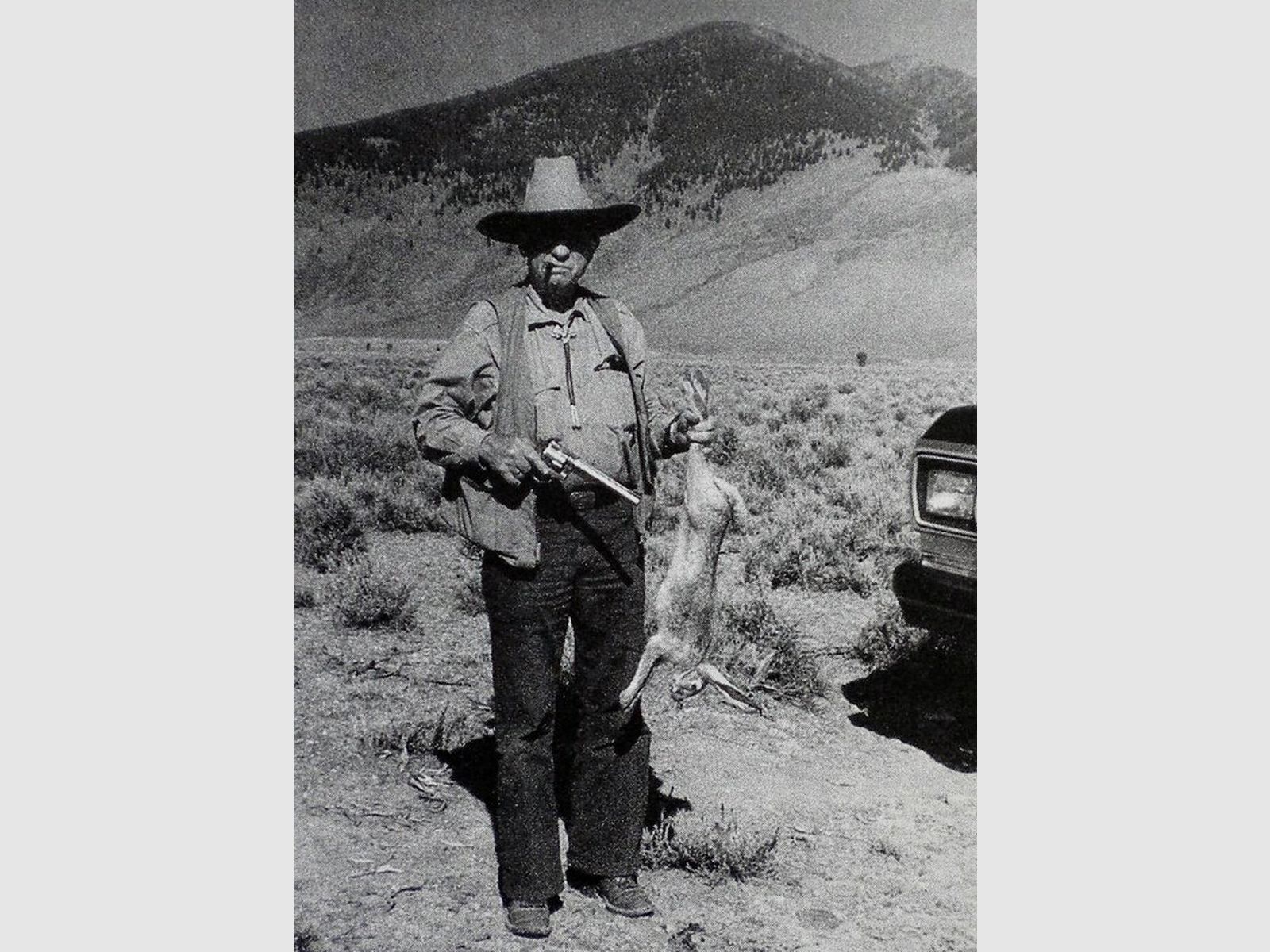 Terror of bears! – Smith & Wesson M29-2 Revolver – Cal .44Mag – 4 inch Barrel – Exceptional blued finish at 98.9% – Firearm from late 1973 – Two sets of grips – Stunning and rare mechanics today – Cinematic myth as much as firearm! – TBE++!, image 30 of 30