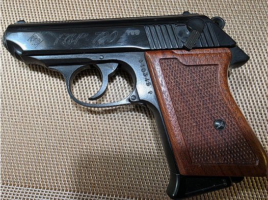 Erma EGP 790 mit Holzgriffschalen