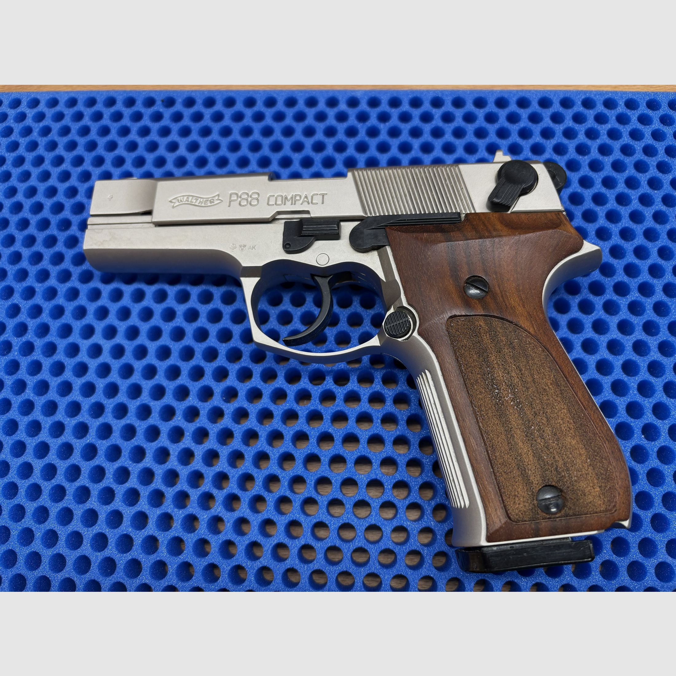WALTHER P88 COMPACT - Níquel /Madera