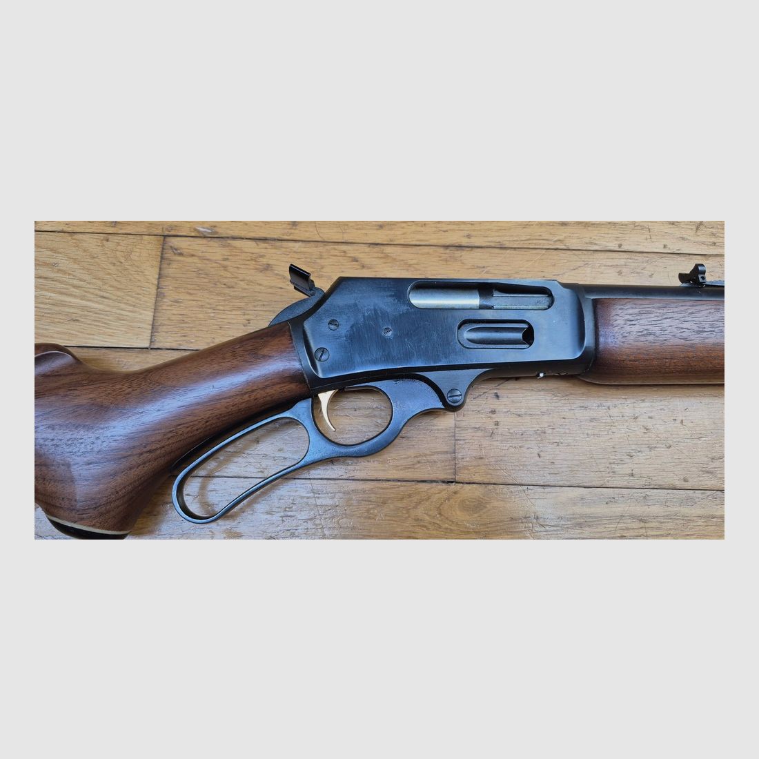 Sehr schöne und leistungsstarke Marlin 444 S Büchse – Kaliber 444 Marlin – Kapazität 5+1 – Waffe von 1981 mit Stempel „JM“ – Qualität der New Haven Fertigung von Marlin vor der Insolvenz! – Holz, Mechanik und Anpassungen top – Originalbrünierung zu 100% – Lauf Micro Groove „neu“ – Hervorragender Zustand nahezu neu – TBE+++, Bild 27 von 36