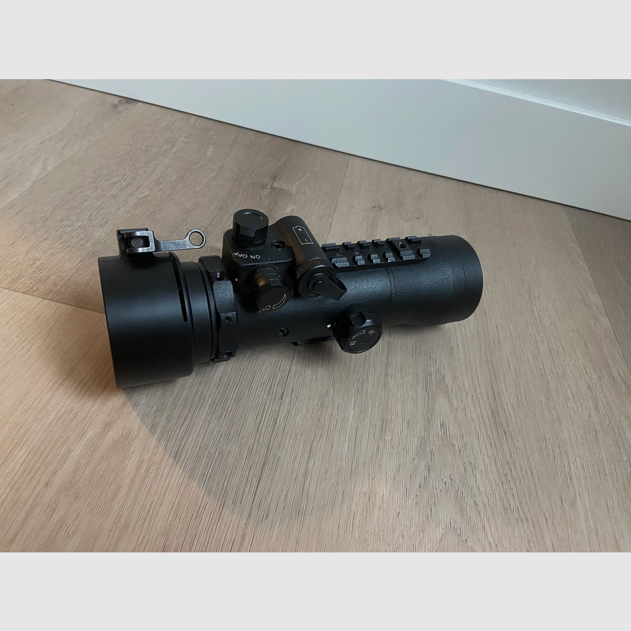 Dipol DN34 Pro z lampą podczerwieni (laser IR)