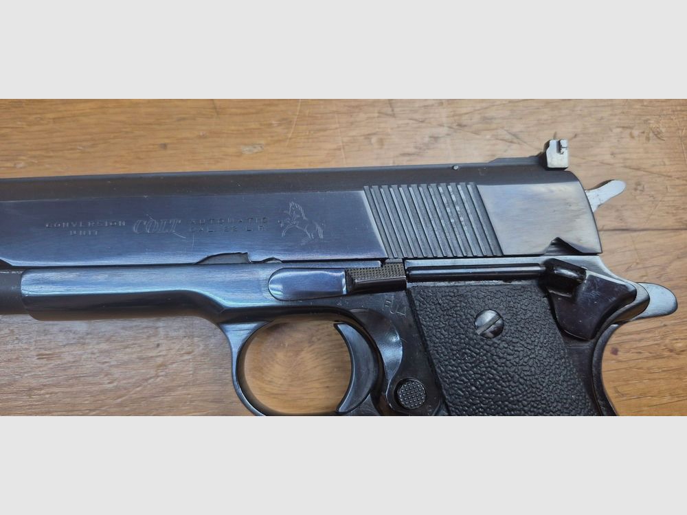 Wunderschöner und echter Colt 1911 in 22LR – Trainingswaffe – „United States Property“ – Einzigartiges Set – Basierend auf einer Colt-Umrüstung und einer wunderschönen Waffe von 1943 – Makellose Mechanik – Neuer Lauf – Prächtige Brünierung im schönsten Colt-Blau – Beste Grundlage für das Training mit der 1911 – TBE++, Bild 6 von 25
