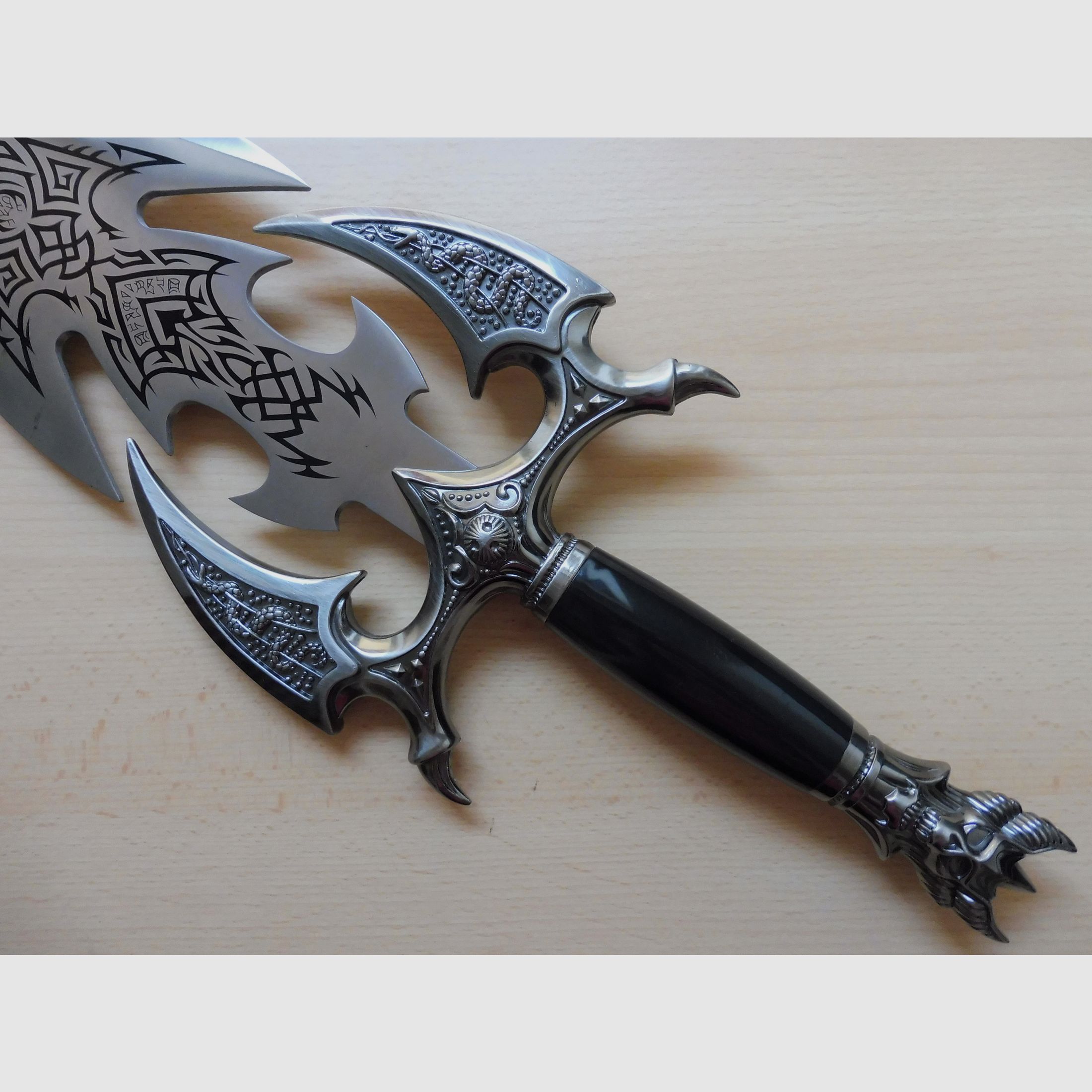 Spada dell'Oscurità" / "Sword of Darkness" replica? Artista fantasy Kit Rae Kilgorin / "La storia delle spade degli Antichi"?