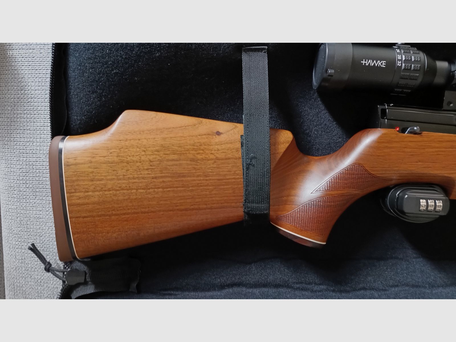 Weihrauch HW100 Hawke Sidewinder 8-32x56