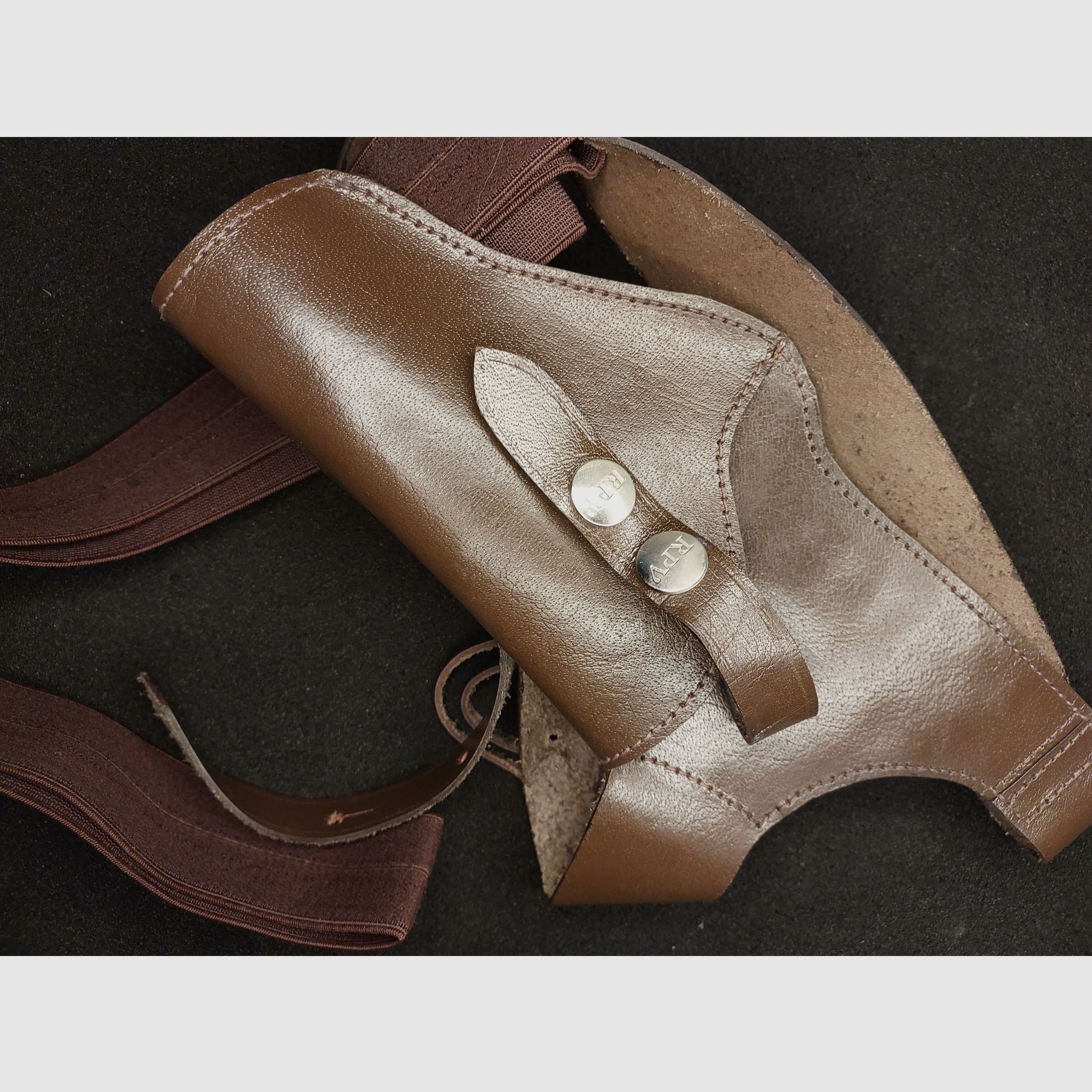 IWG Madlock revólver de detonación, cal. 9 mm R Knall (.380 Knall), PTB 721, "Hecho en Alemania" con funda de hombro de cuero