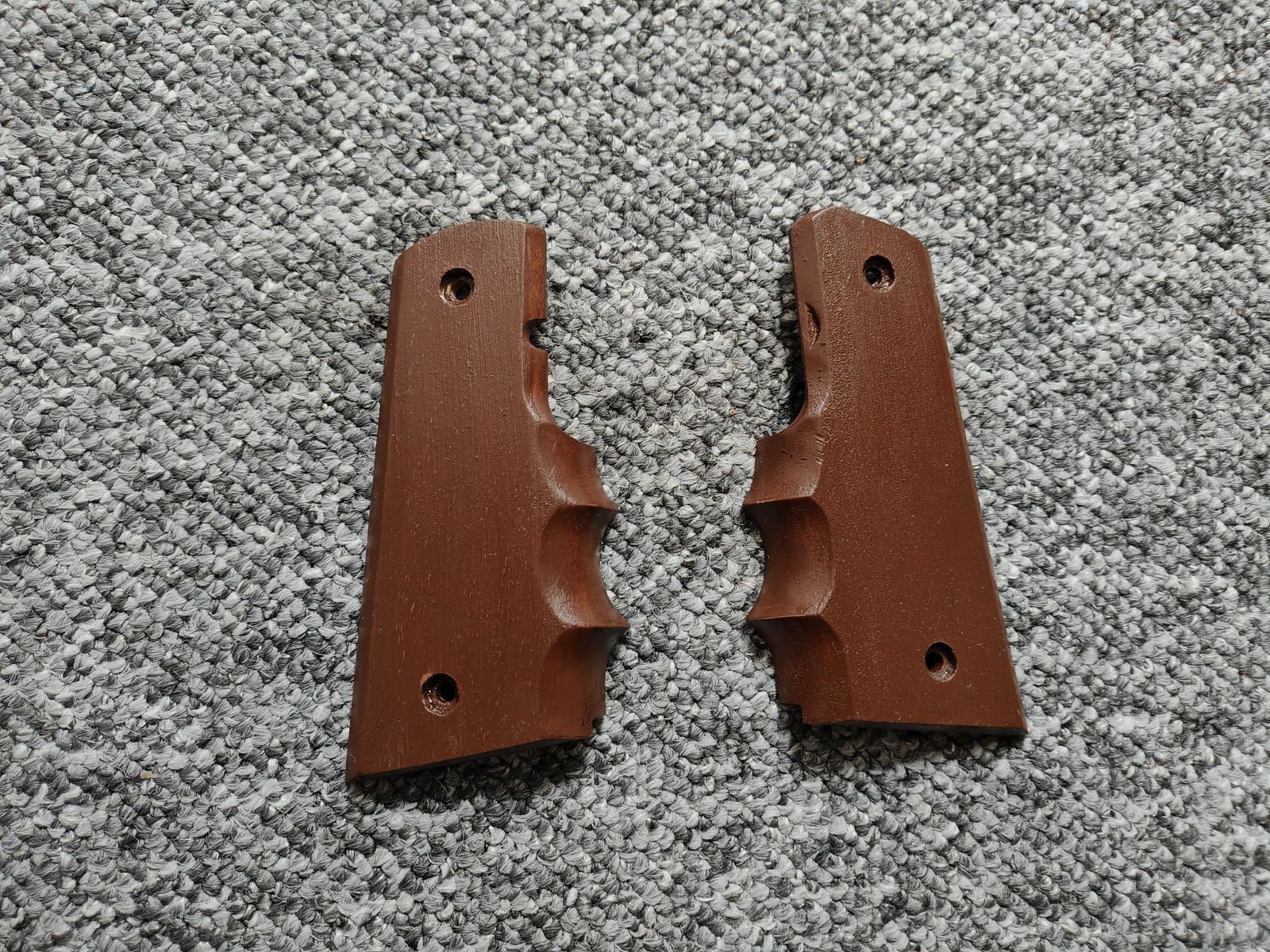 Combat grip shell van hout voor Colt 1911 (met een beetje bewerking ook geschikt voor Umarex 1911 of andere schreckschuss-derivaten) NIEUW