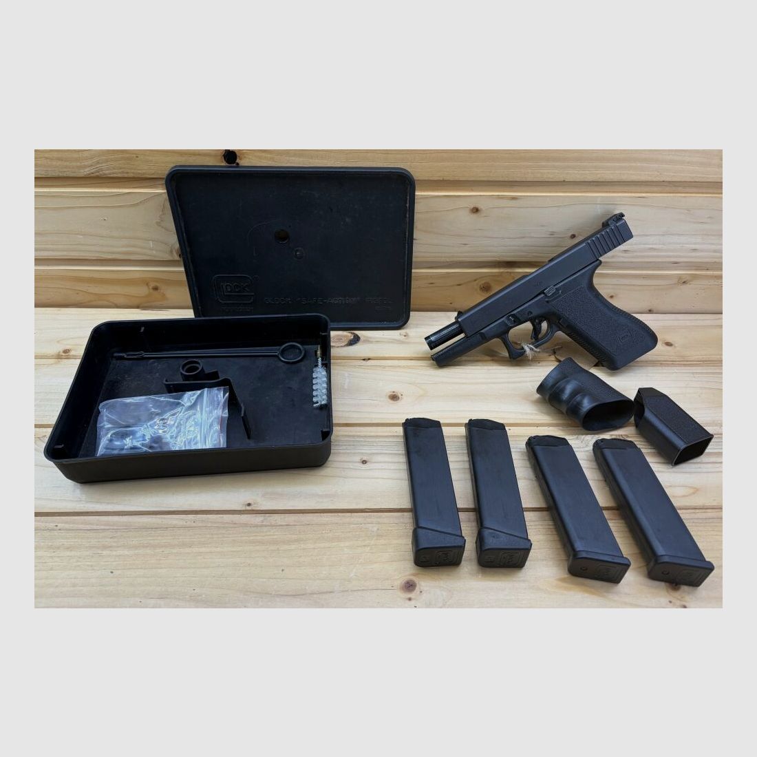 Glock 17 Gen. 2, Kal.: 9x19 mit 4x Magazinen 9mmLuger