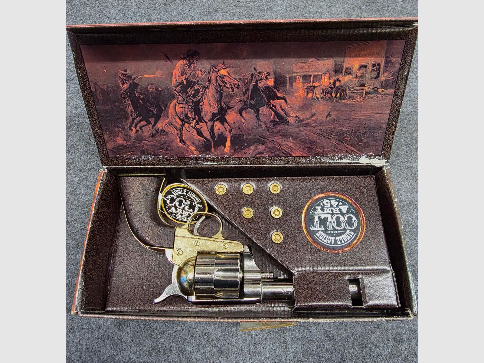 Replica Deko Revolver COLT SAA  Cal. .45 Peacemaker vernickelt  Silber Gold 