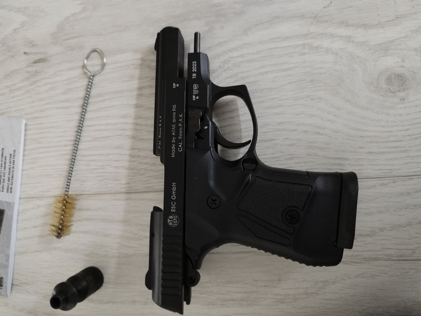 Zoraki 914-P Schreckschusspistole 9mm P.A.K. brüniert PTB mit Box, Anleitung und Becher.