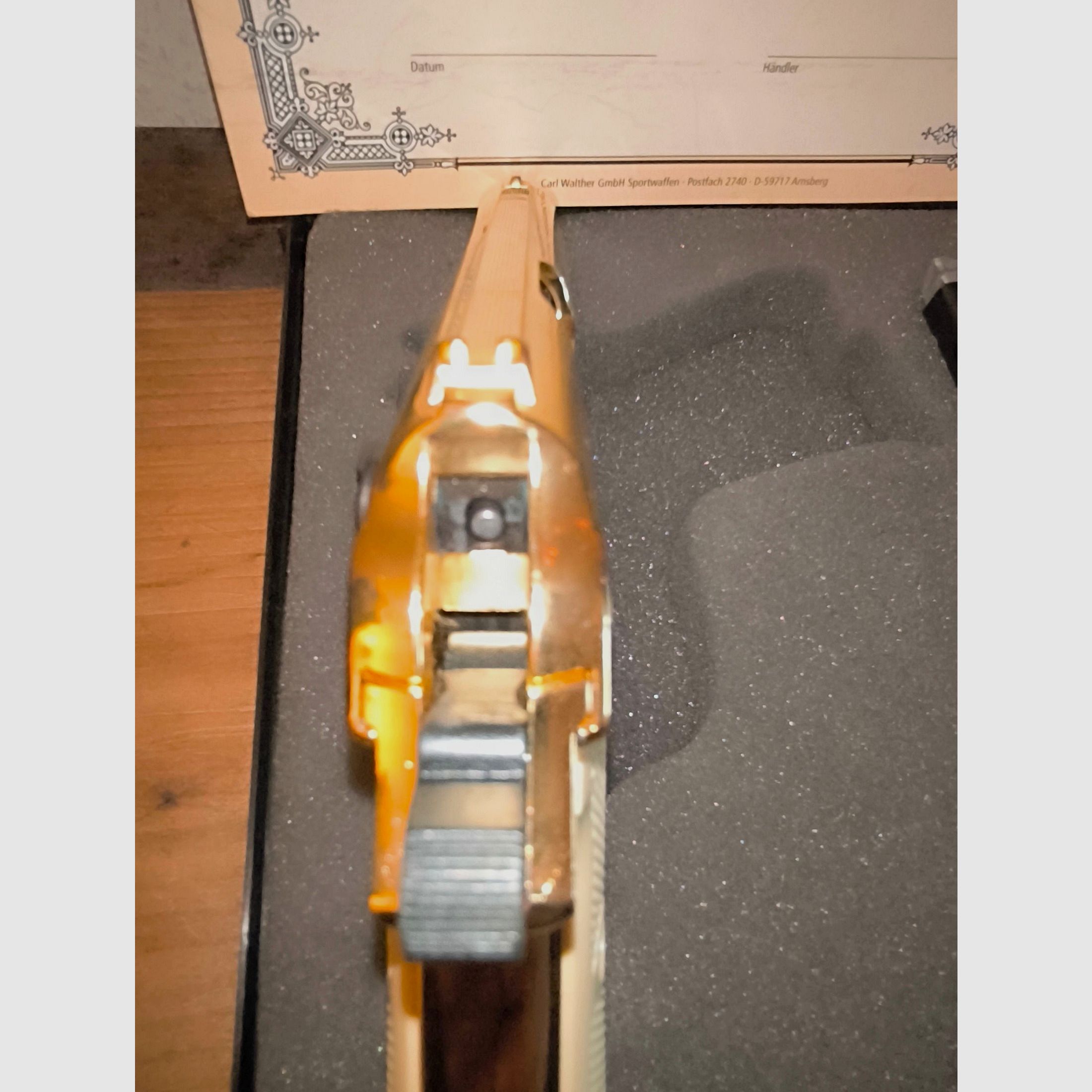 ⚠️ Achtung Sammler & James Bond Fans, Rarität - Vitrine Stück-Limitierte Sonderedition & seit Jahrzehnten neu, sowie auf unzähligen Auktions Plattformen nicht mehr zu bekommen, Walter PP mit Weißen Griffschalen & VHS, Tadelloser top Zustand!!! Neuwertig & Ungeschossen!!! 