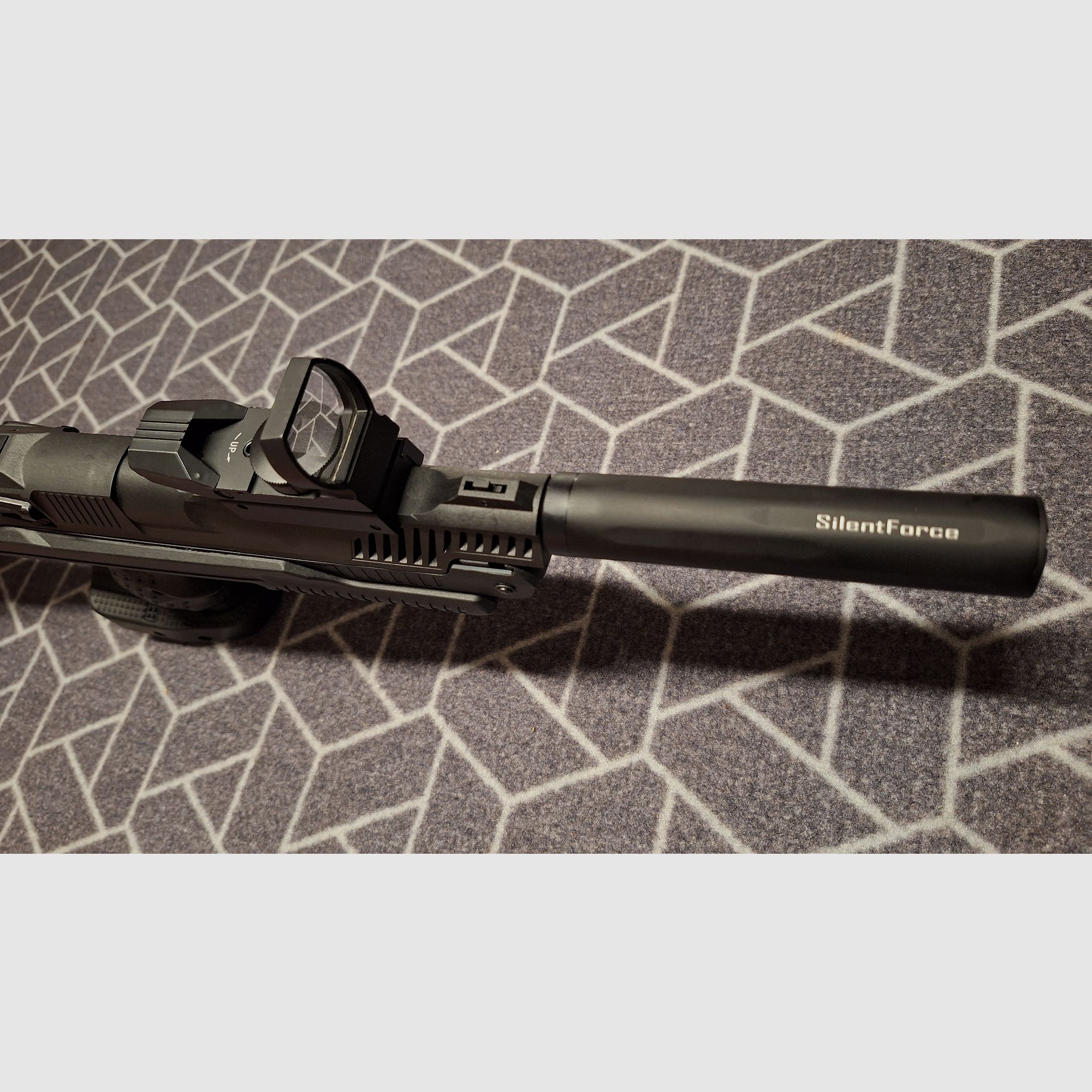 Zoraki HP01 Rechtshänder mit Reddot, Schalldämpfer und Anschlagschaft