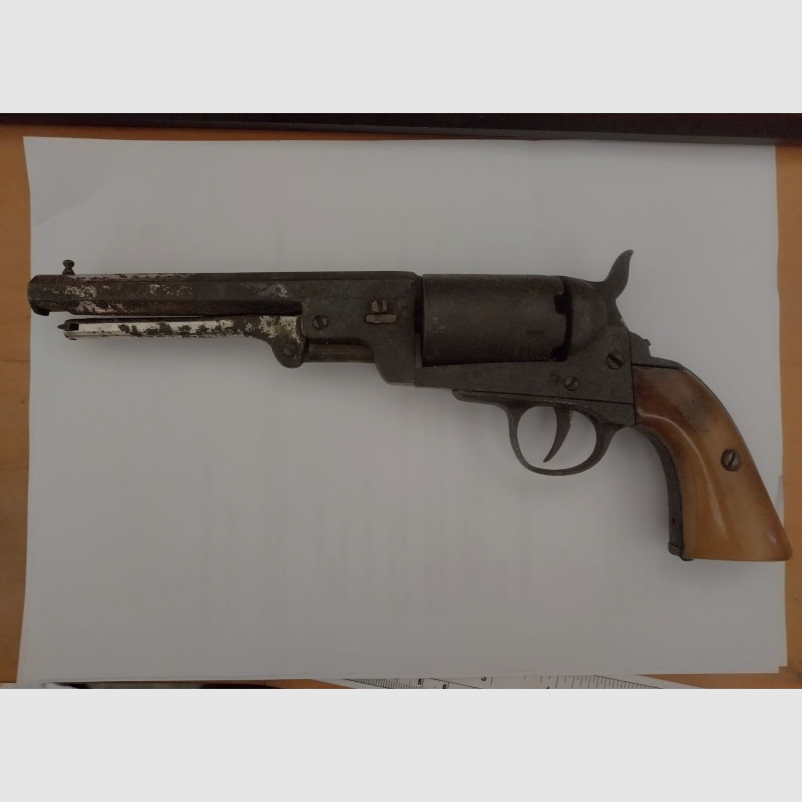 Colt Navy 1851 revolver a percussione cal. .36 libero da 18 anni