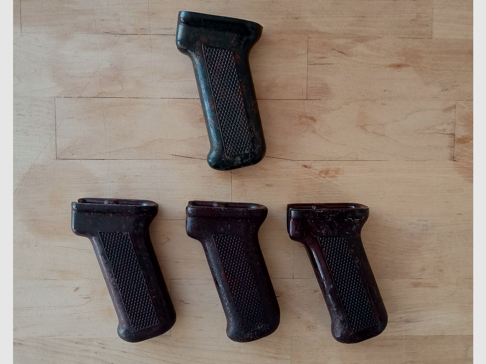 Rumänische AKM-Griffe aus Bakelit besser als der russische Griff / auch für AK74 AK-100 / Yunker / Cybergun 47
