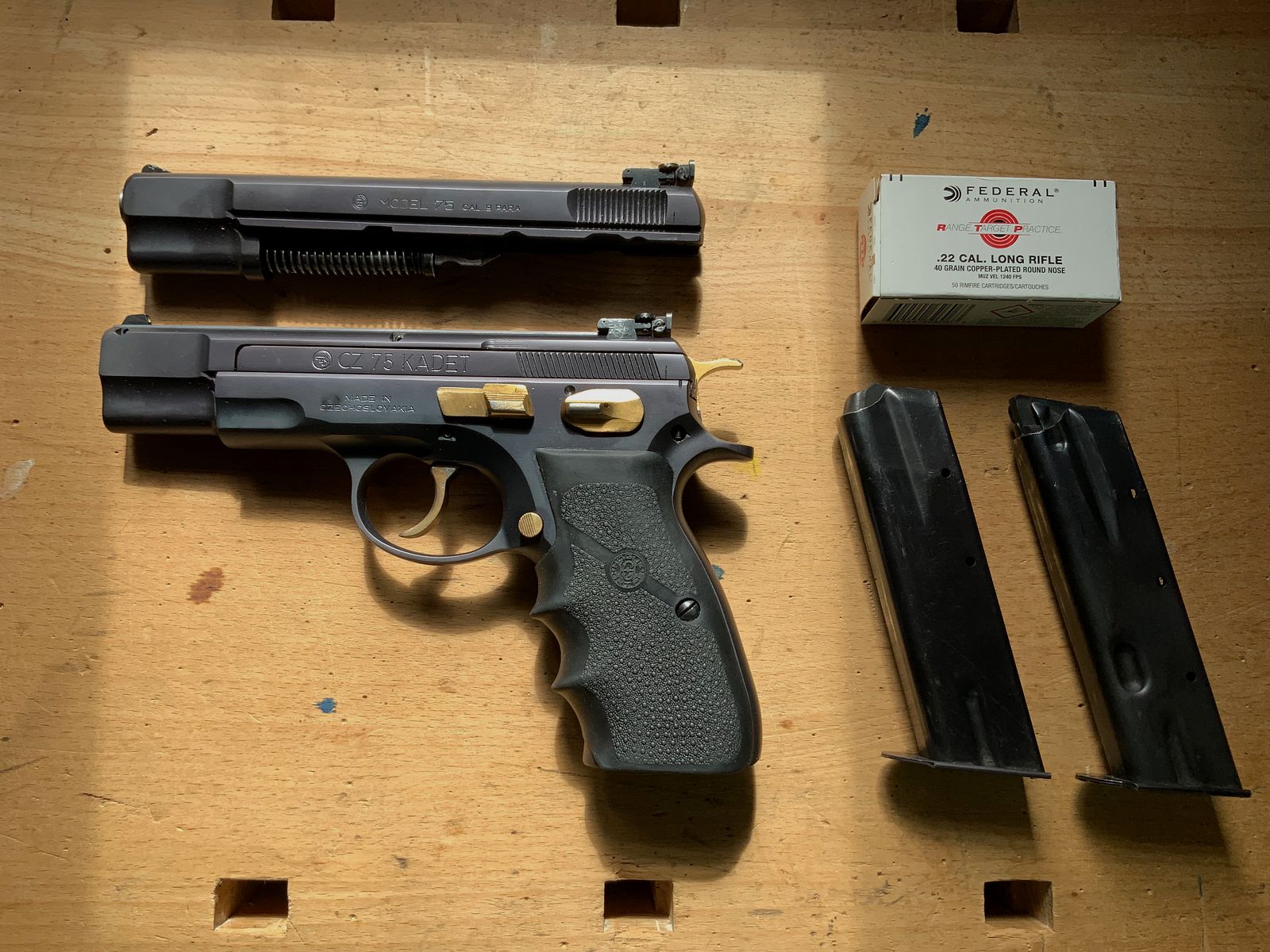 Pistola CZ 75 9 mm Luger KK Kadett sistema di cambio pistola di servizio