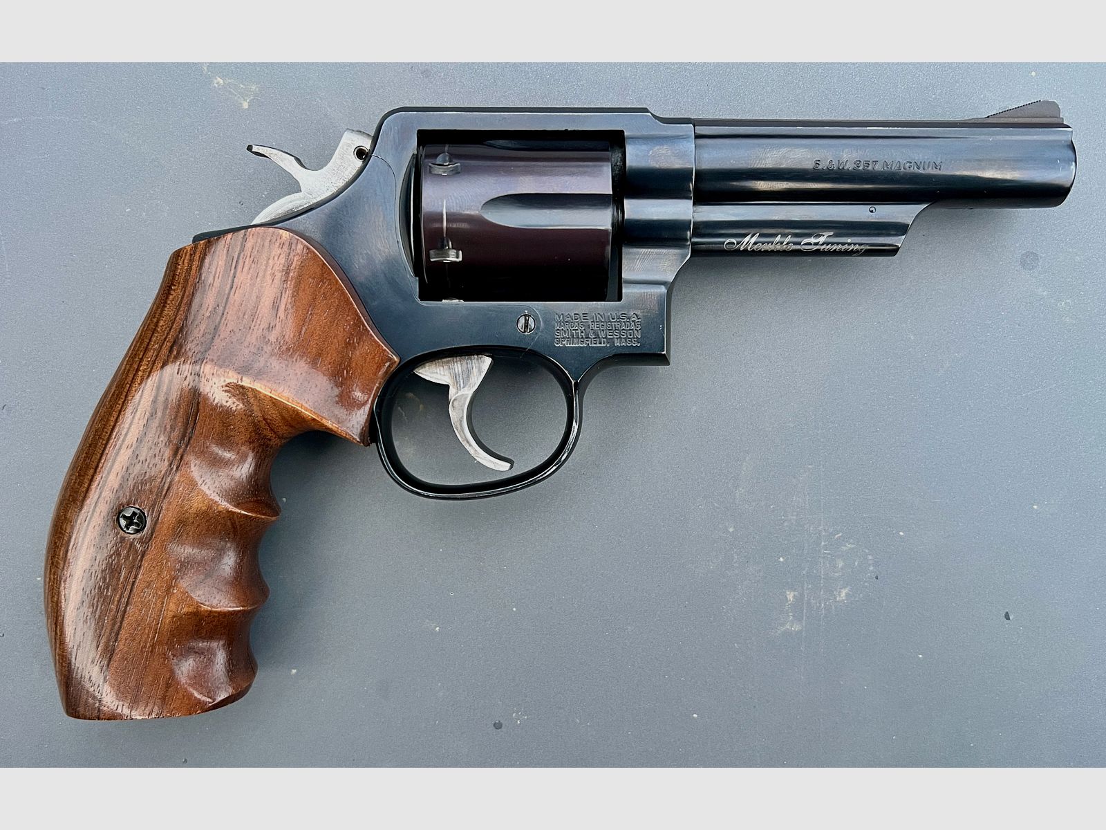 Smith & Wesson K/L Frame Round Butt Holzgriff Walnuss Finger Groove – neu – Top Ergonomie