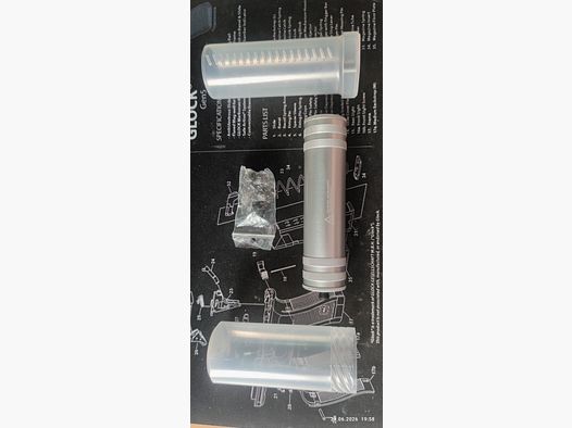 Silenciador plateado para armas de fogueo