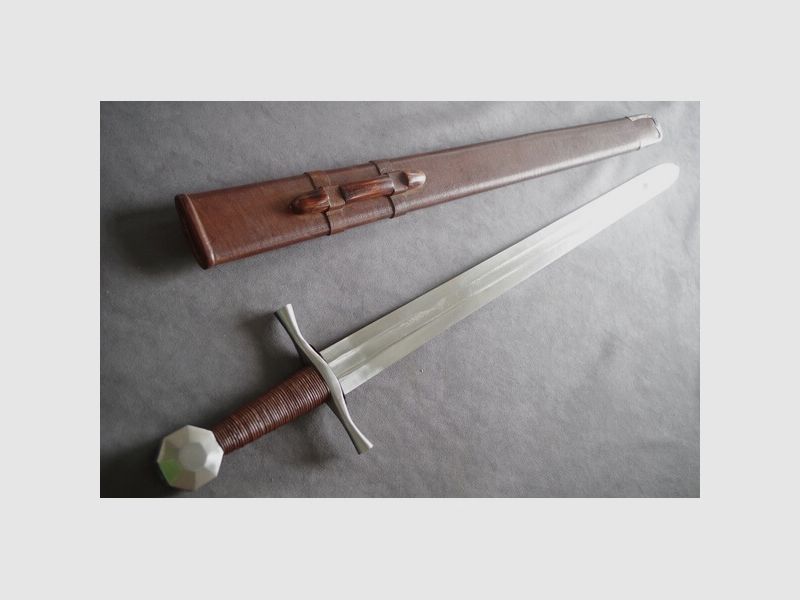 Geschmiedetes Schwert der Templer Ritter Achteck Knauf EN 45 , 48 HRC 13. Jhdt