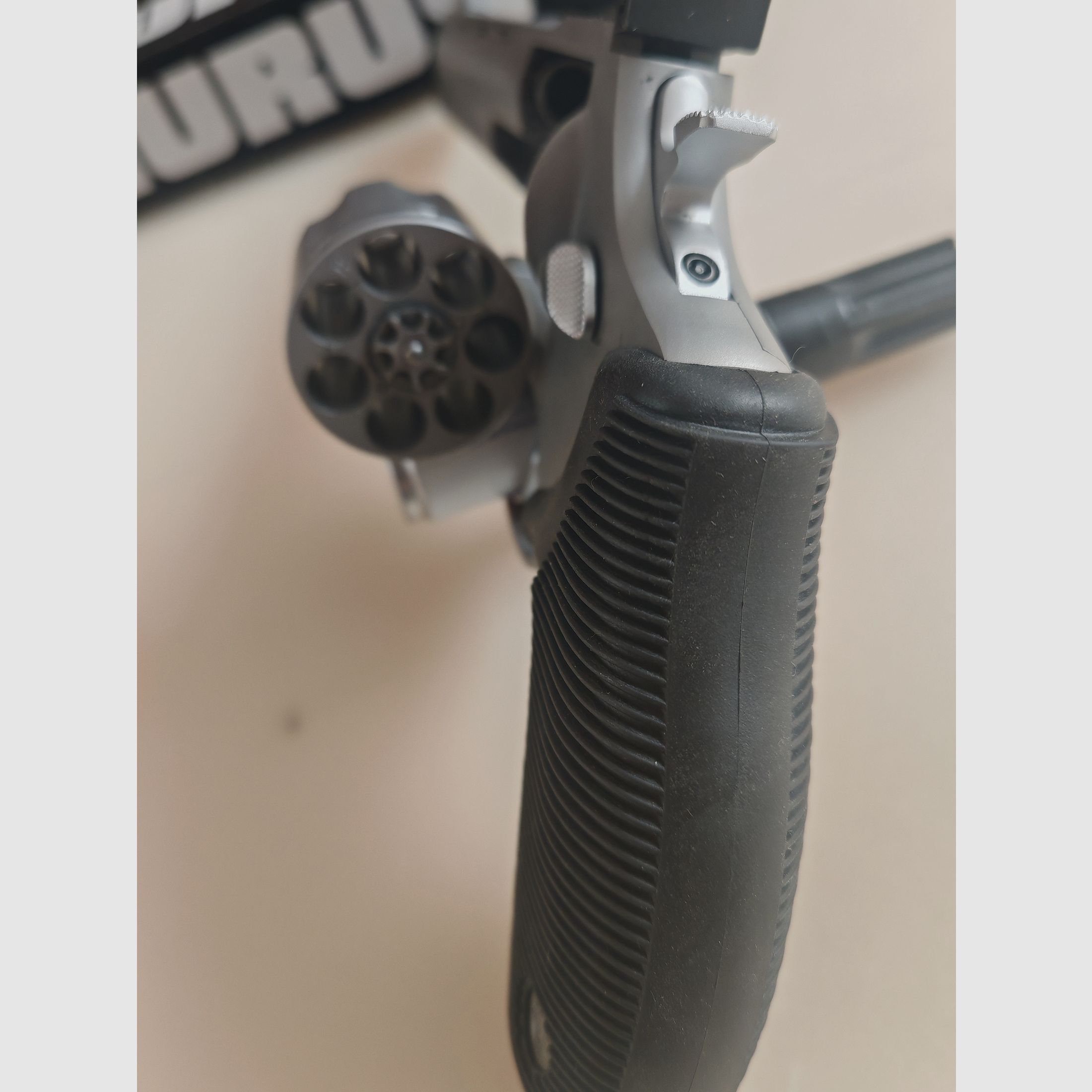 Taurus RT 627 STS 6 Zoll Revolver Kaliber .357 Magnum