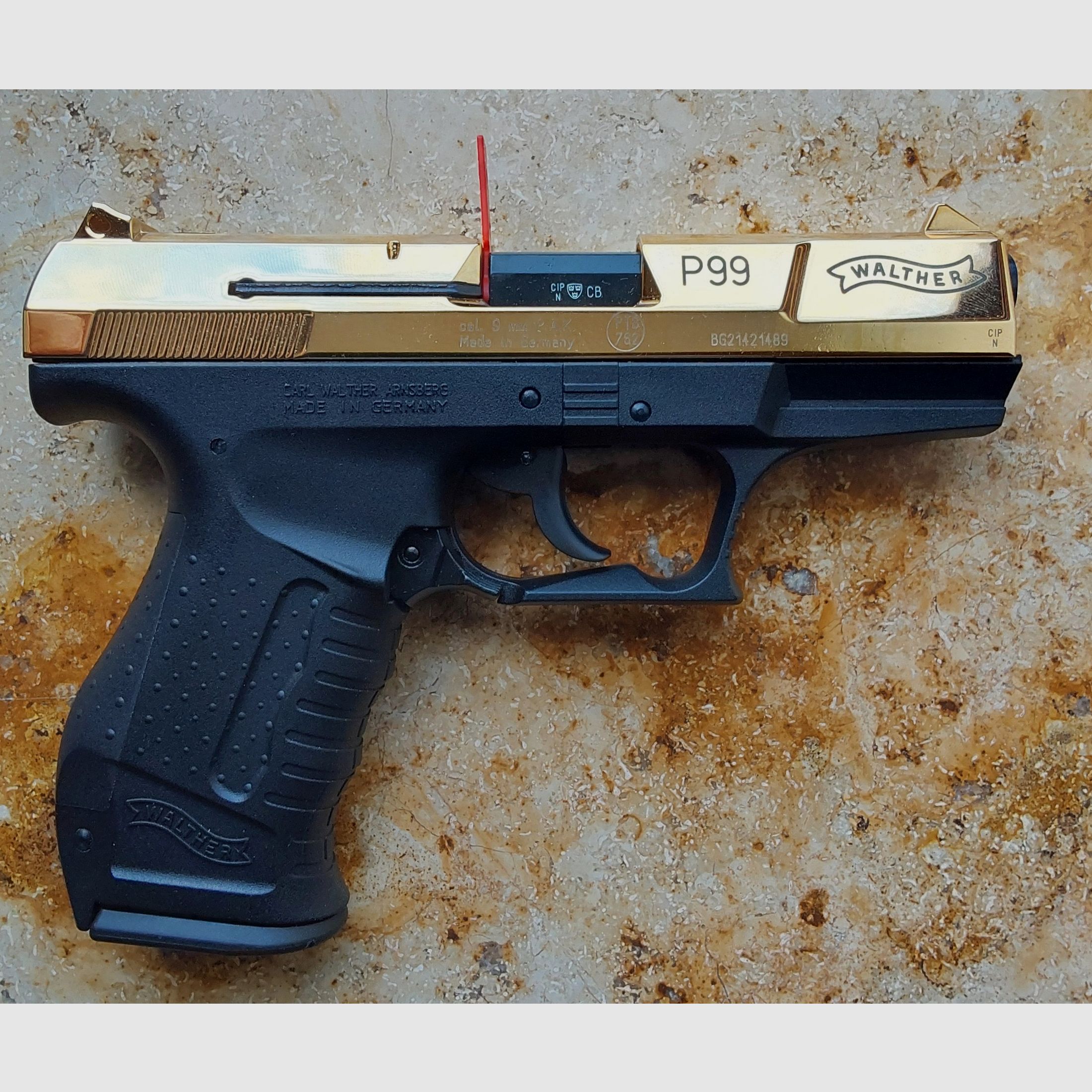 Walther P99 blank firing pistol 9mm 24 karat gold-plated edition