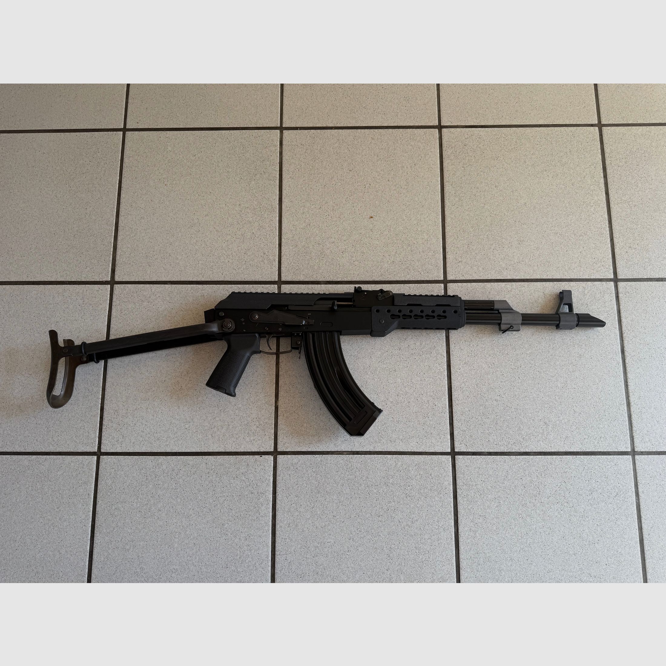 Hardstyle AK-20 Kal. 68 Paintball Ram Broń