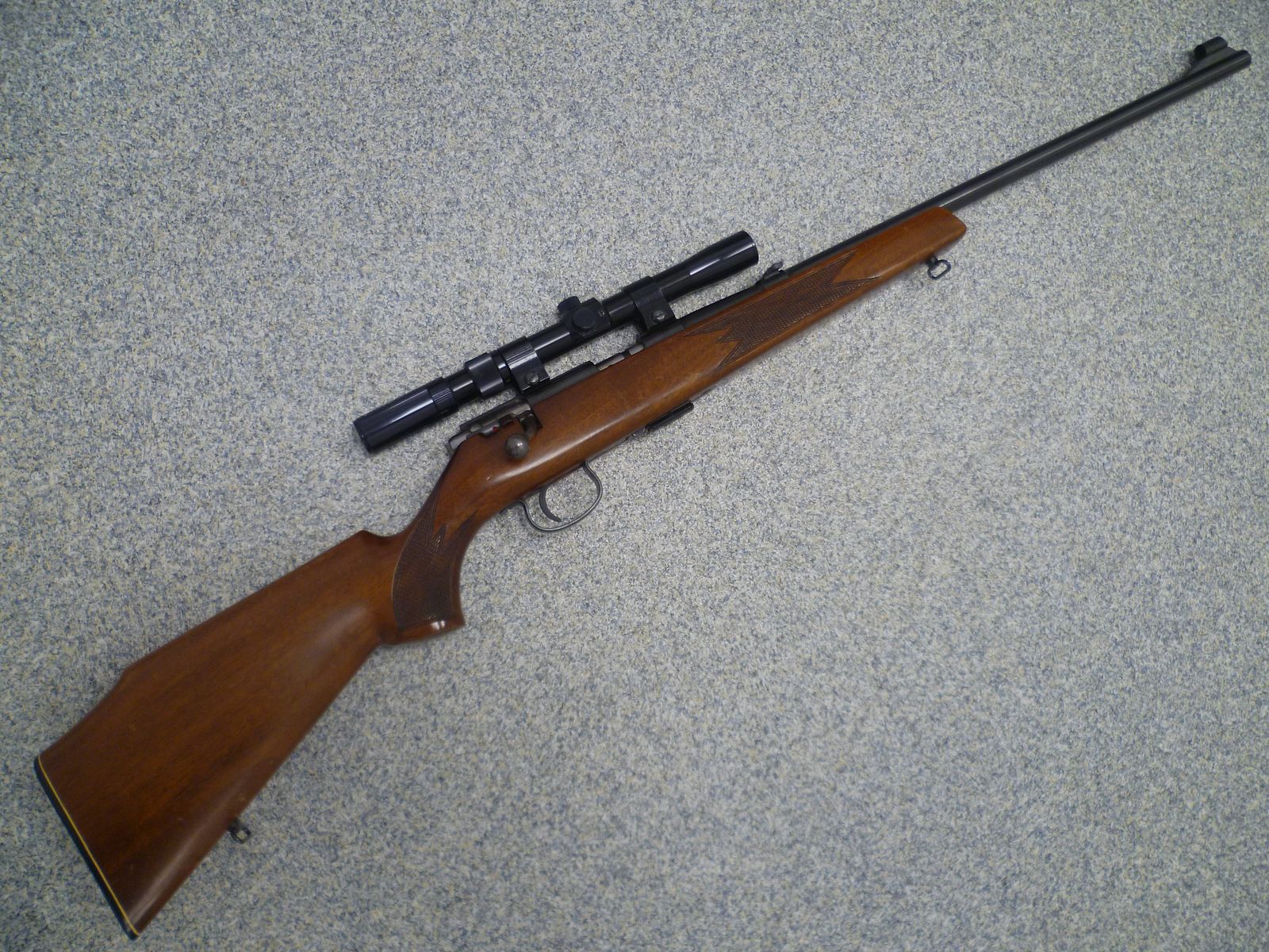Repetierbüchse Anschütz Modell 1416 .22lr.