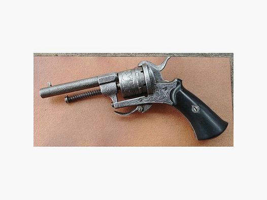 Lefaucheux-Stiftfeuerrevolver mit Klappabzug Kal. 7mm