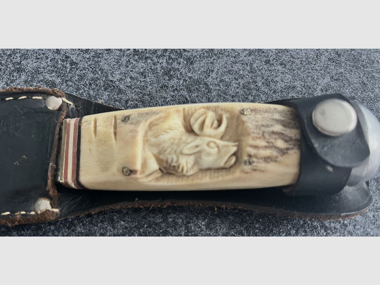 Solingen hunting knife "Ackermännchen" – Real horn handle with fine deer carving & leather sheath