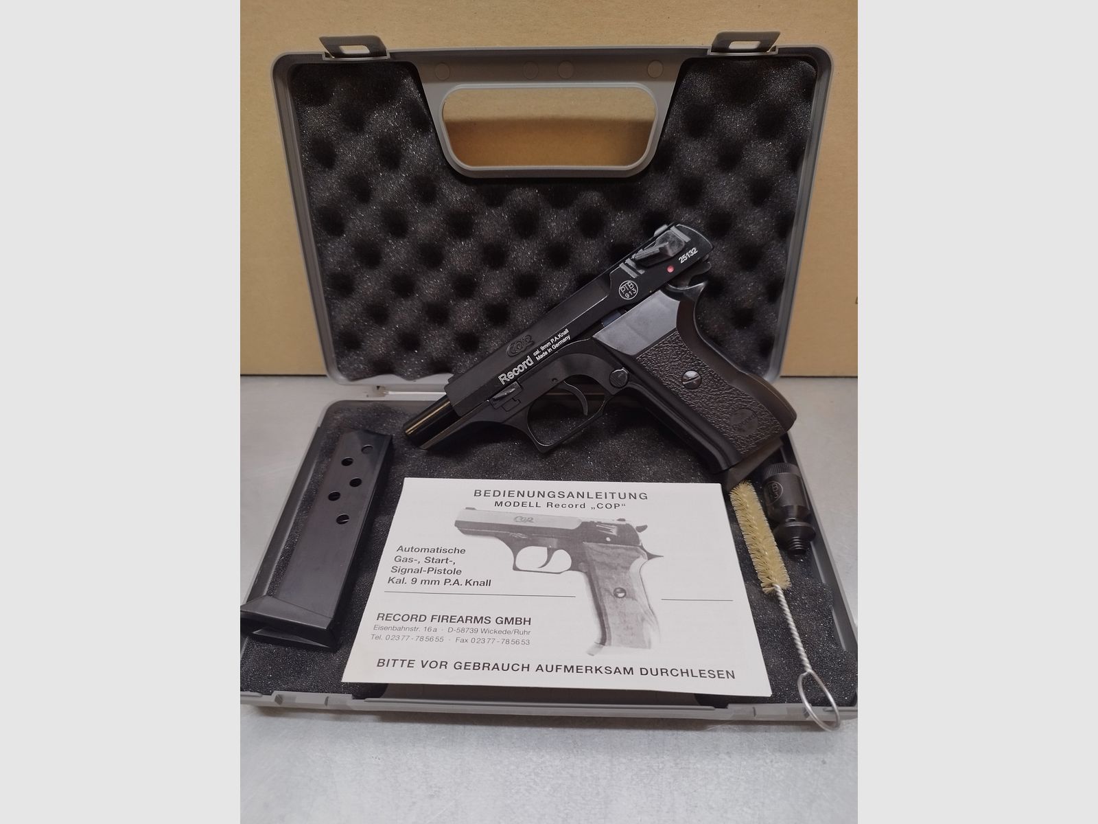 Record  COP Schreckschuss Pistole 9 mm P.A.K Brüniert + Reservemagazin!!