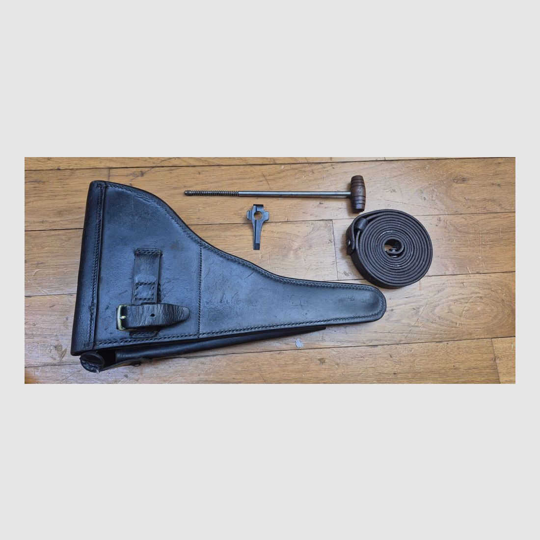 Sehr schönes Etui für Pistol Luger P04 der Marine – Herstellung LOH Söhne in Berlin – Erstes frühes Modell – Schlüsselwerkzeuge DMW und Marine-Rute – Hochwertiges, sehr weiches Leder in ausgezeichnetem Zustand an allen Nähten – Mit seinem sehr seltenen Tragegurt! - TBE++, Bild 15 von 23