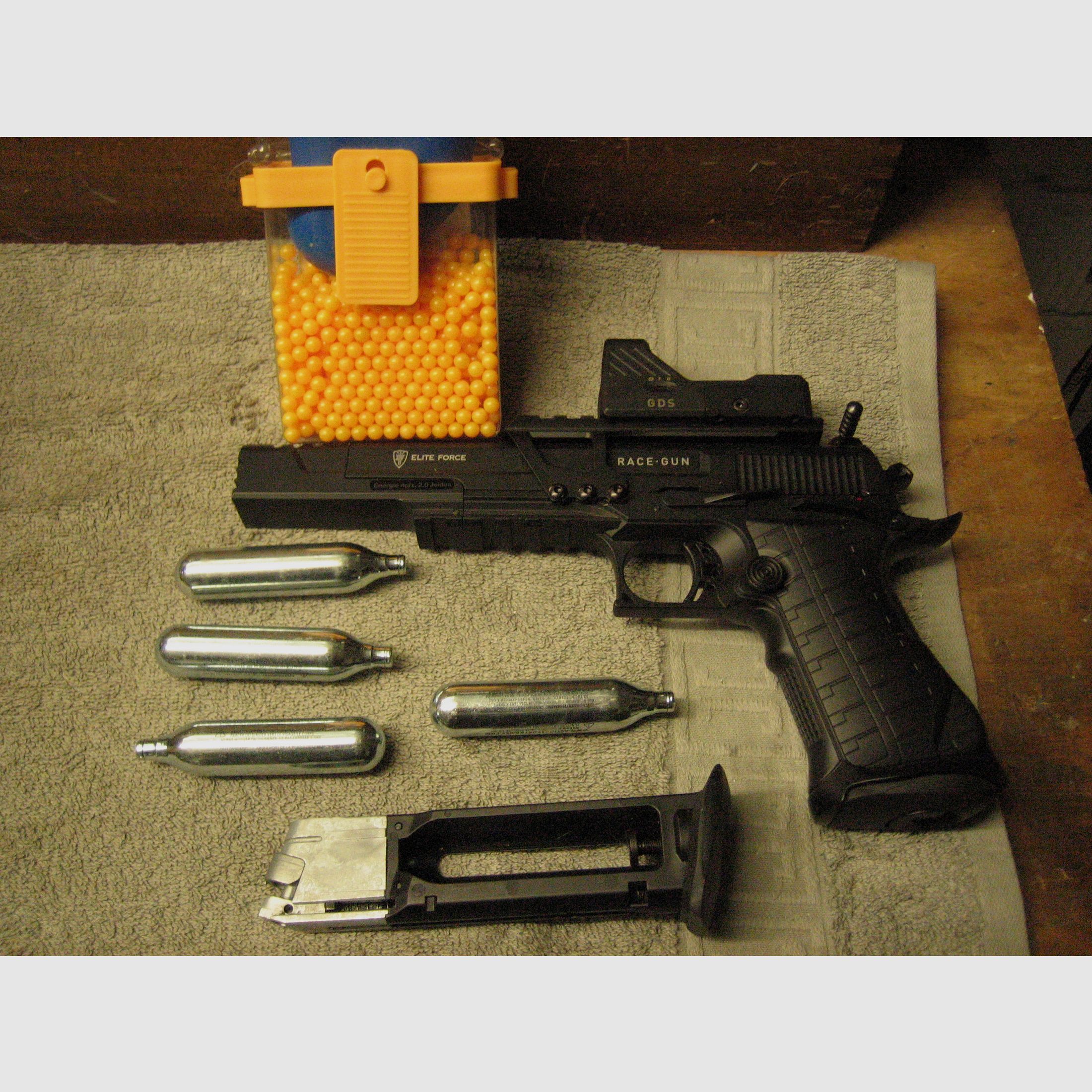 Elite Force Race Gun 6mm Luftpistole CO 2 CO2 Pistole NEUWERTIG