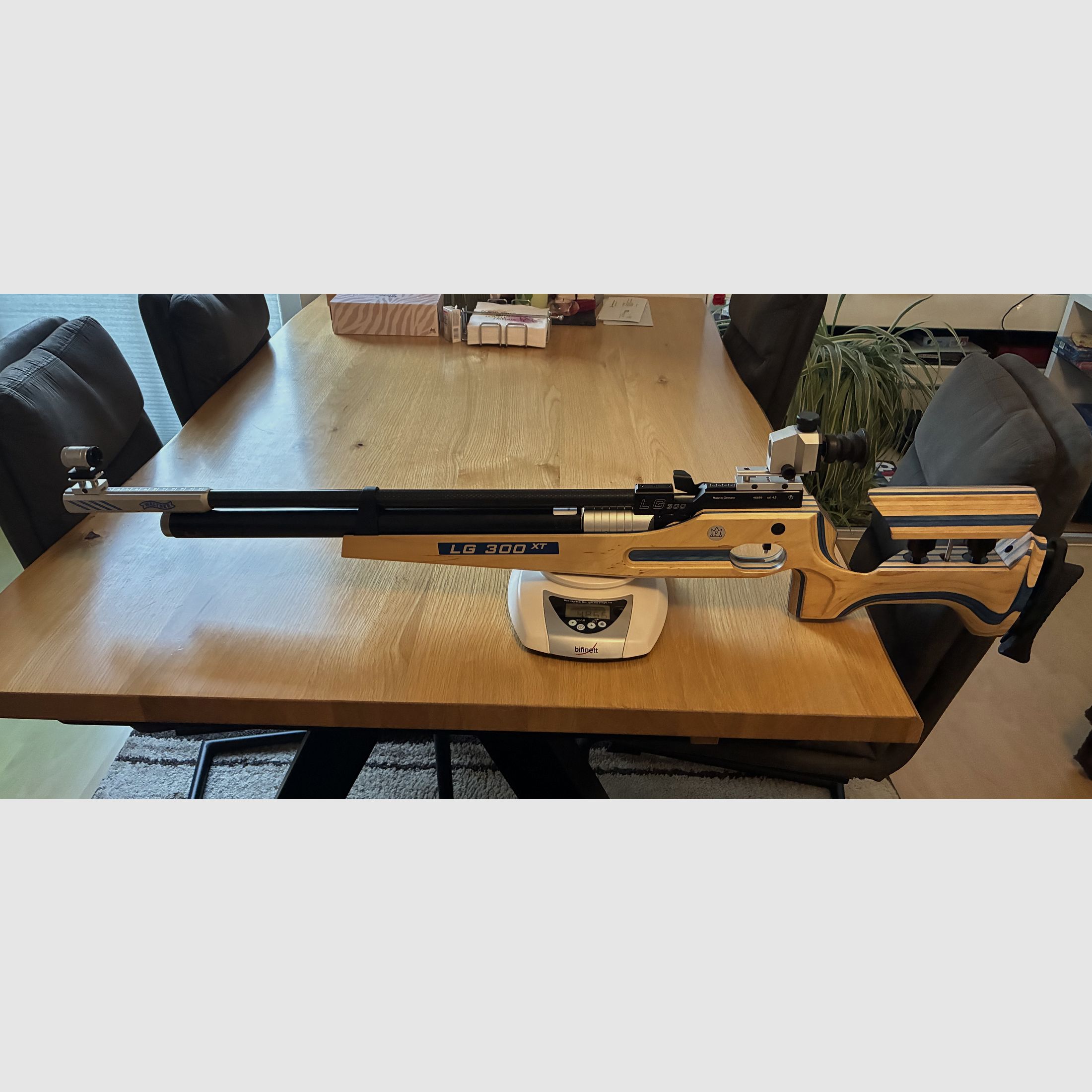 Air rifle LG 300 XT LG300XT wooden stock in top condition late model