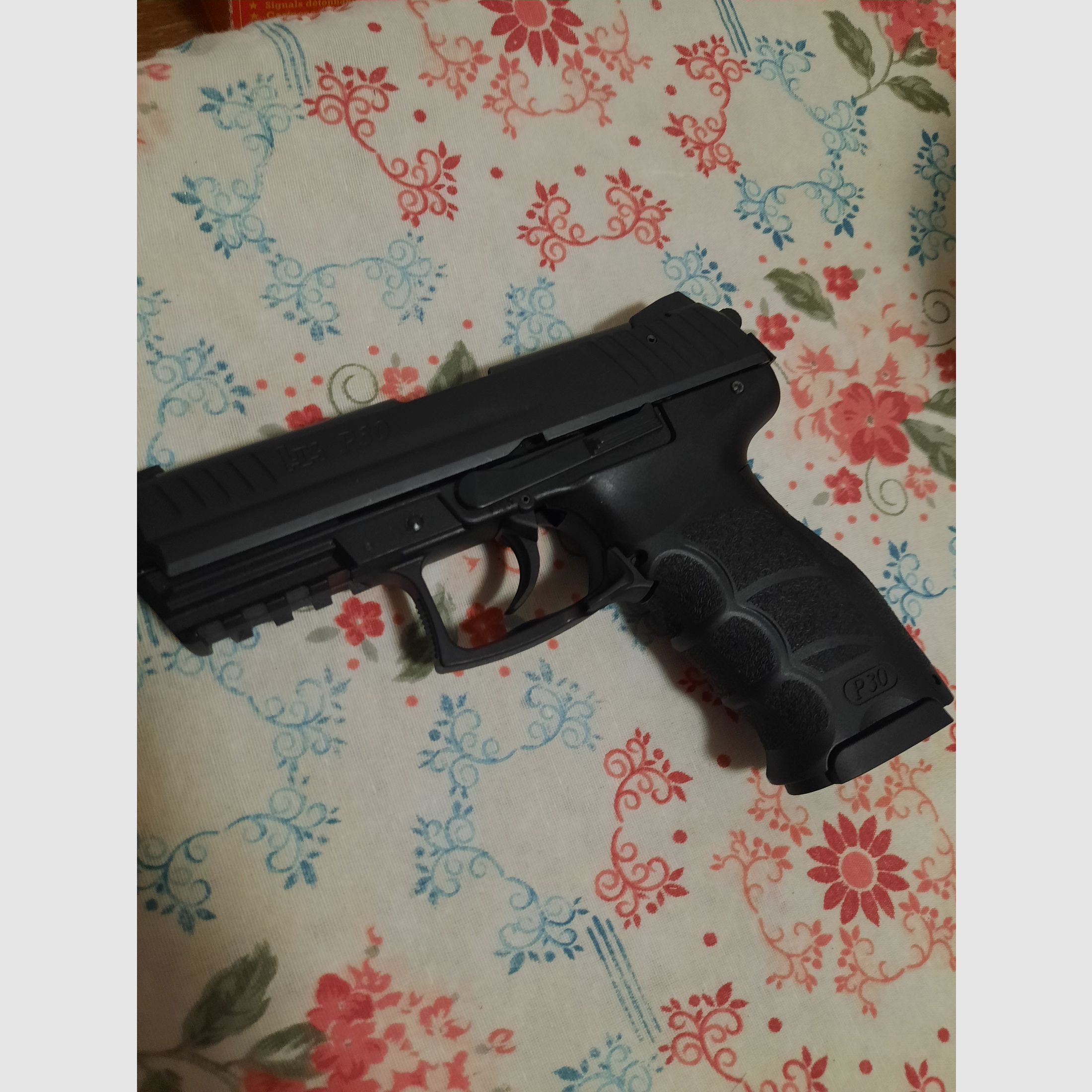 Heckler und Koch HK P30 / 9mm réplique de coup de feu de défense sous licence par Umarex