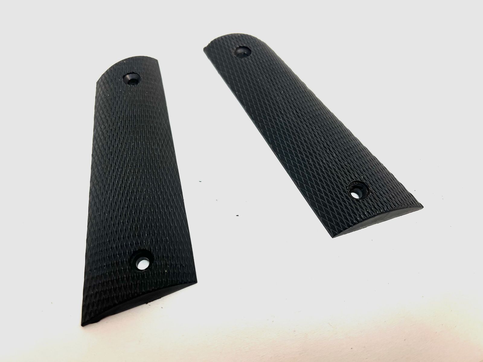 ••• Colt Government 1911 grips - plastic - original •••