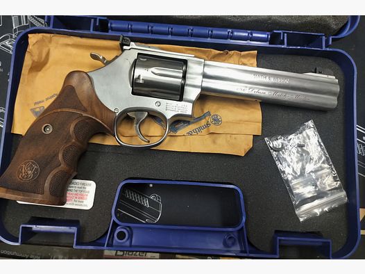 Smith & Wesson 686 Deluxe Match Master