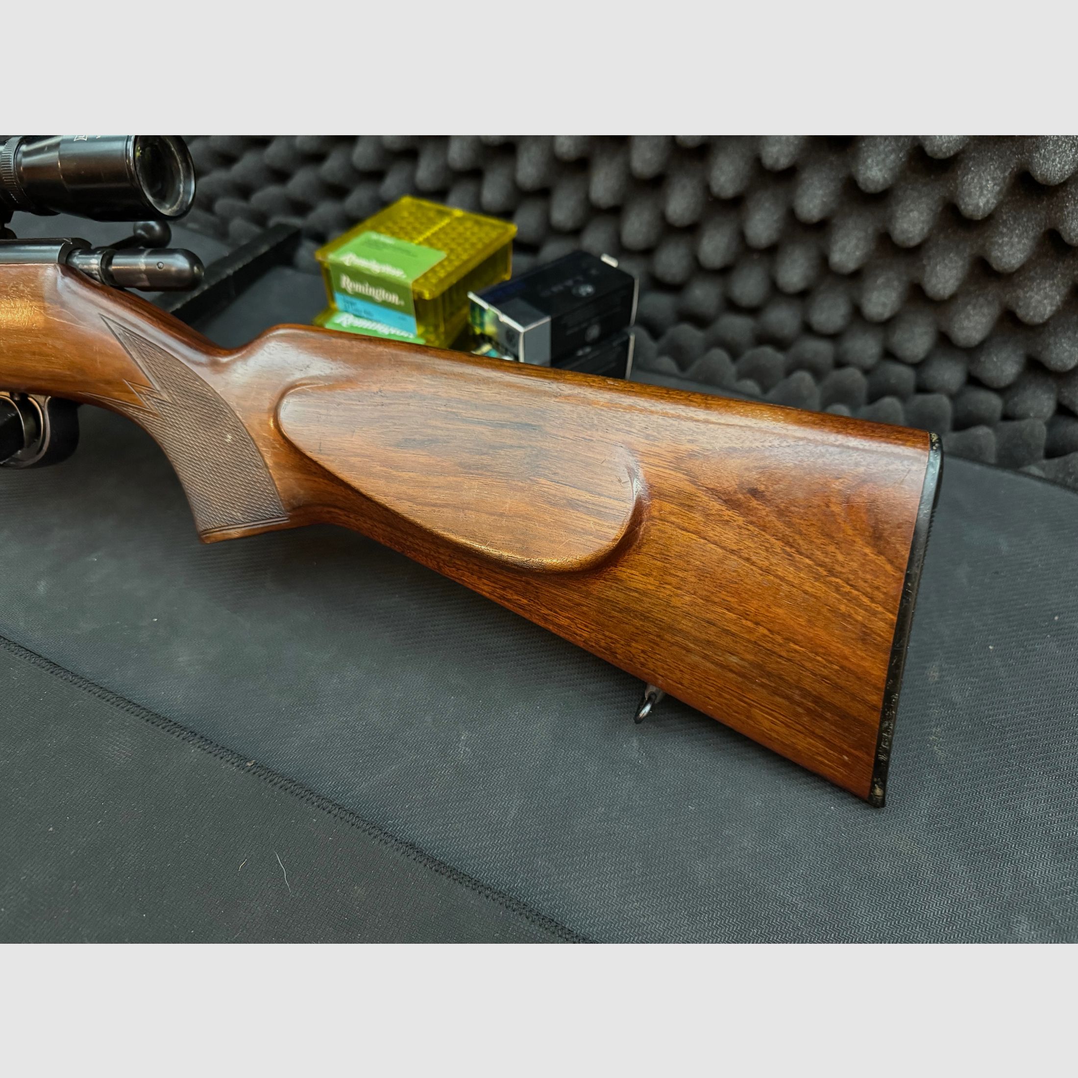 Anschütz Einzelladerbüchse .22lr mit Zielfernrohr 4x32