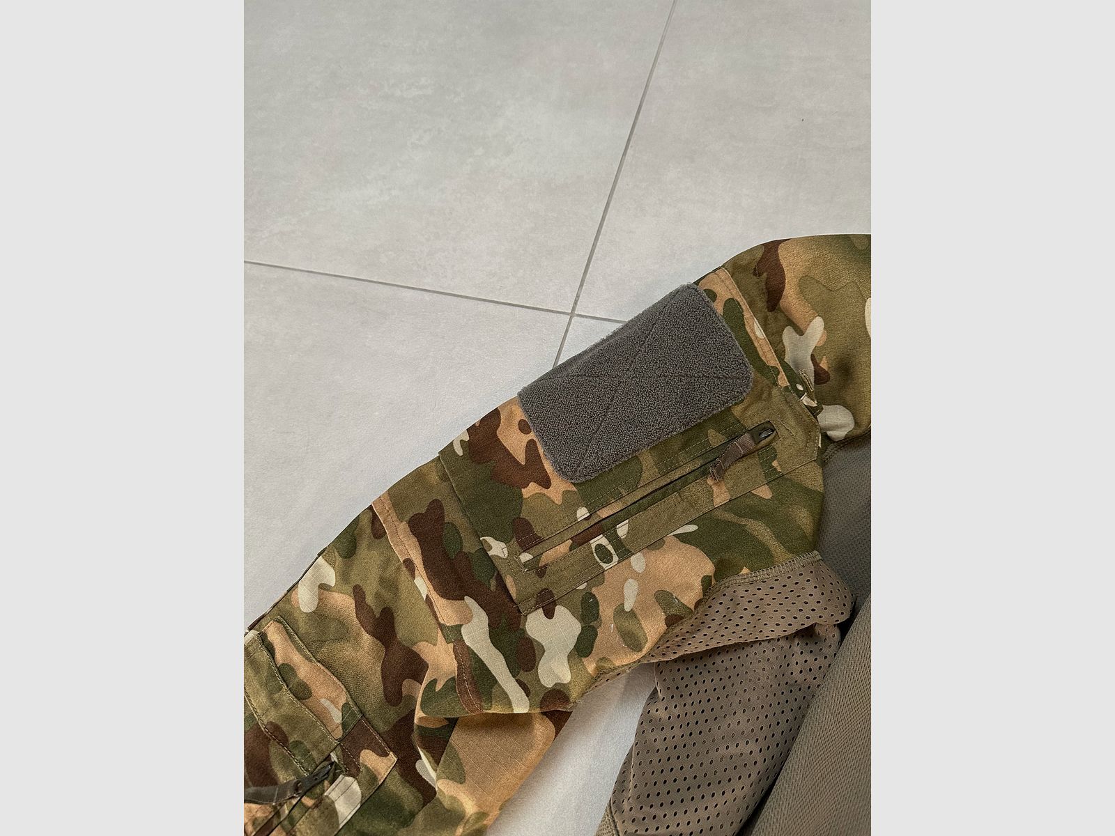 UF Pro Combat Shirt, besonderes Camo, Größe L Tiefstpreis