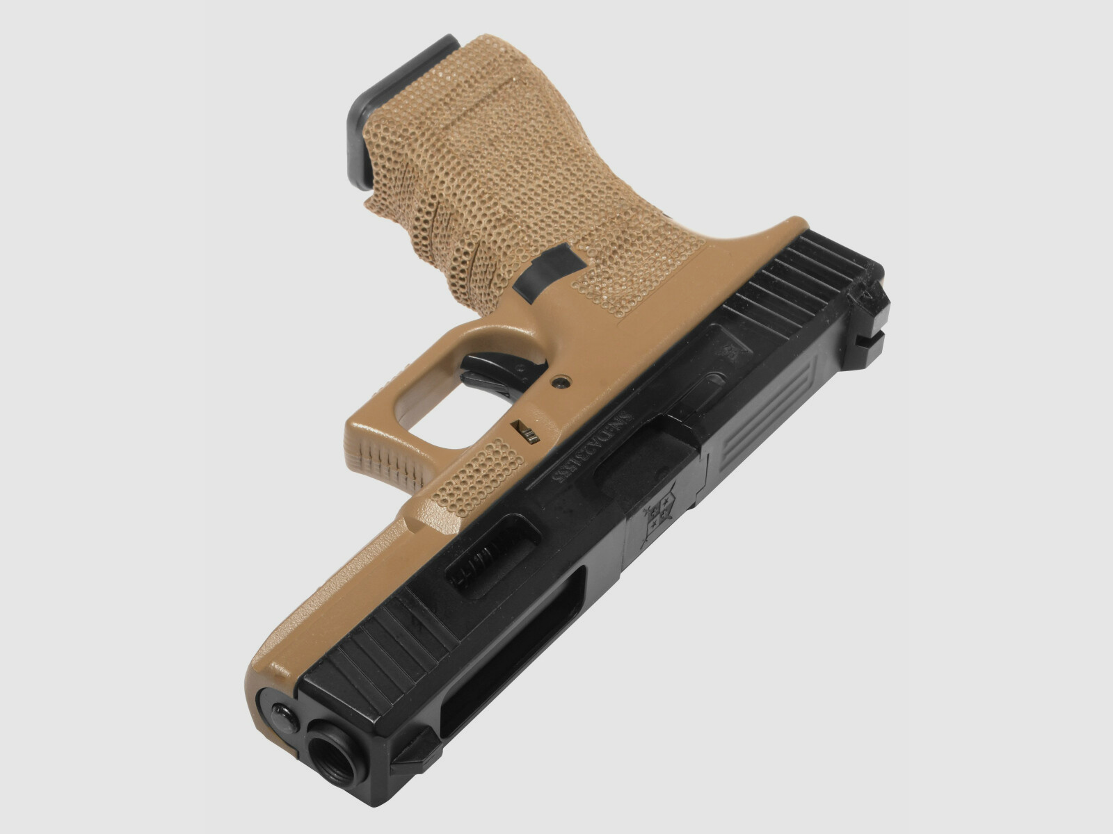 P02 GBB Airsoft Pistole in Tan | Delta Armory