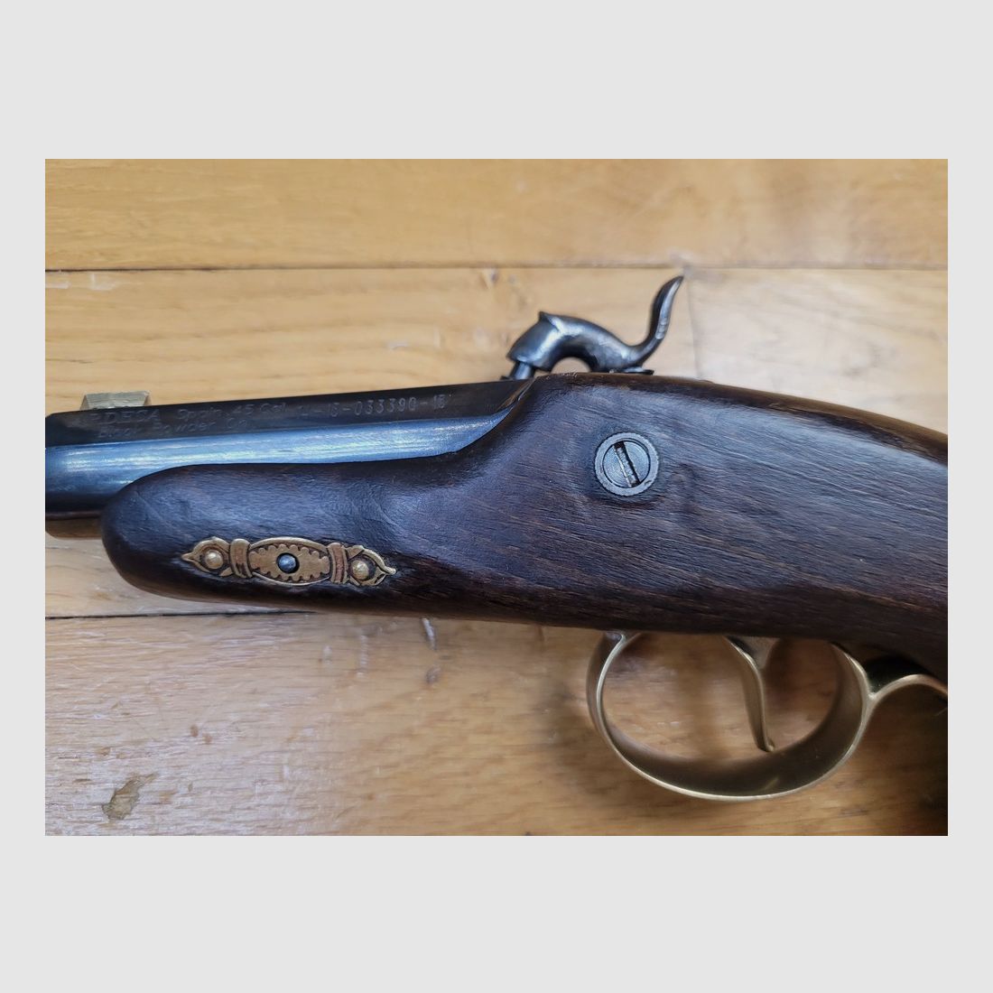 Interessanter Deringer Perkussionspistole – Von Ardessa Custom – Kal. .45 – Mit Leinöl behandelter Schaft – Riffelung wie bei den Originalen – Neuer Lauf – Sehr schöne Züge und schöne bläuliche Brünierung – Taschenmonster für große Gefühle am Stand! – Ein unverzichtbares Stück der Straßen von San Francisco um 1850 und die Waffe, die Lincoln tötete! – Neu!, Bild 15 von 16