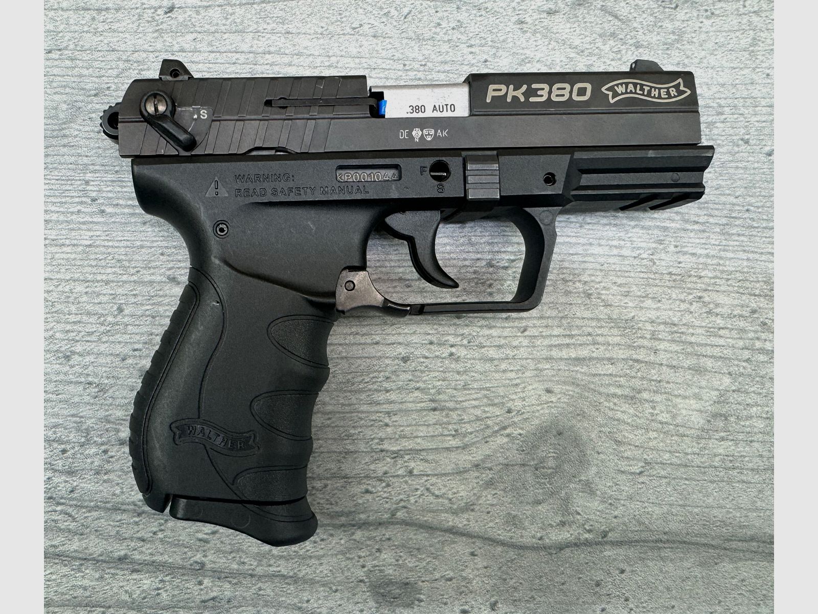 Vorführwaffe Carl WALTHER PK380 Cal. 380 / 9mm Browning in Schwarz