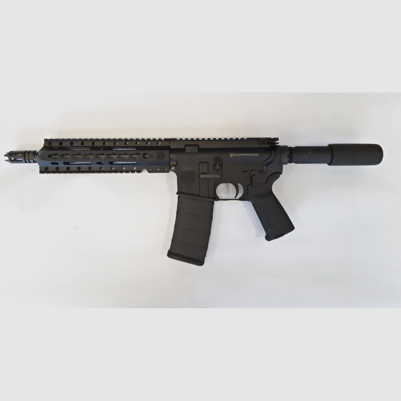 Pistola semiautomática DIAMONDBACK DB15 PB10 cal. 5,56 mm NATO/.223 Rem., con cargador de 20 cartuchos, imagen 2 de 4