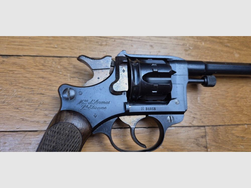 Bel revolver regolamentare modello 1892 – Comune ma mitico – Apice del revolver regolamentare Made in France – Calibro 8mm92 – Mono-matricola – Arma del 1910 – Bella meccanica – Bel canna – Fondina modello 1915 della Grande Guerra – TBE +, immagine 5 di 31