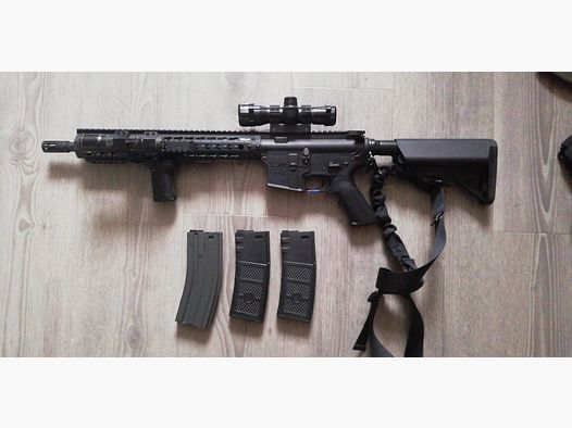 Airsoft Waffe plus Zubehör zu verkaufen - Preis verhandelbar