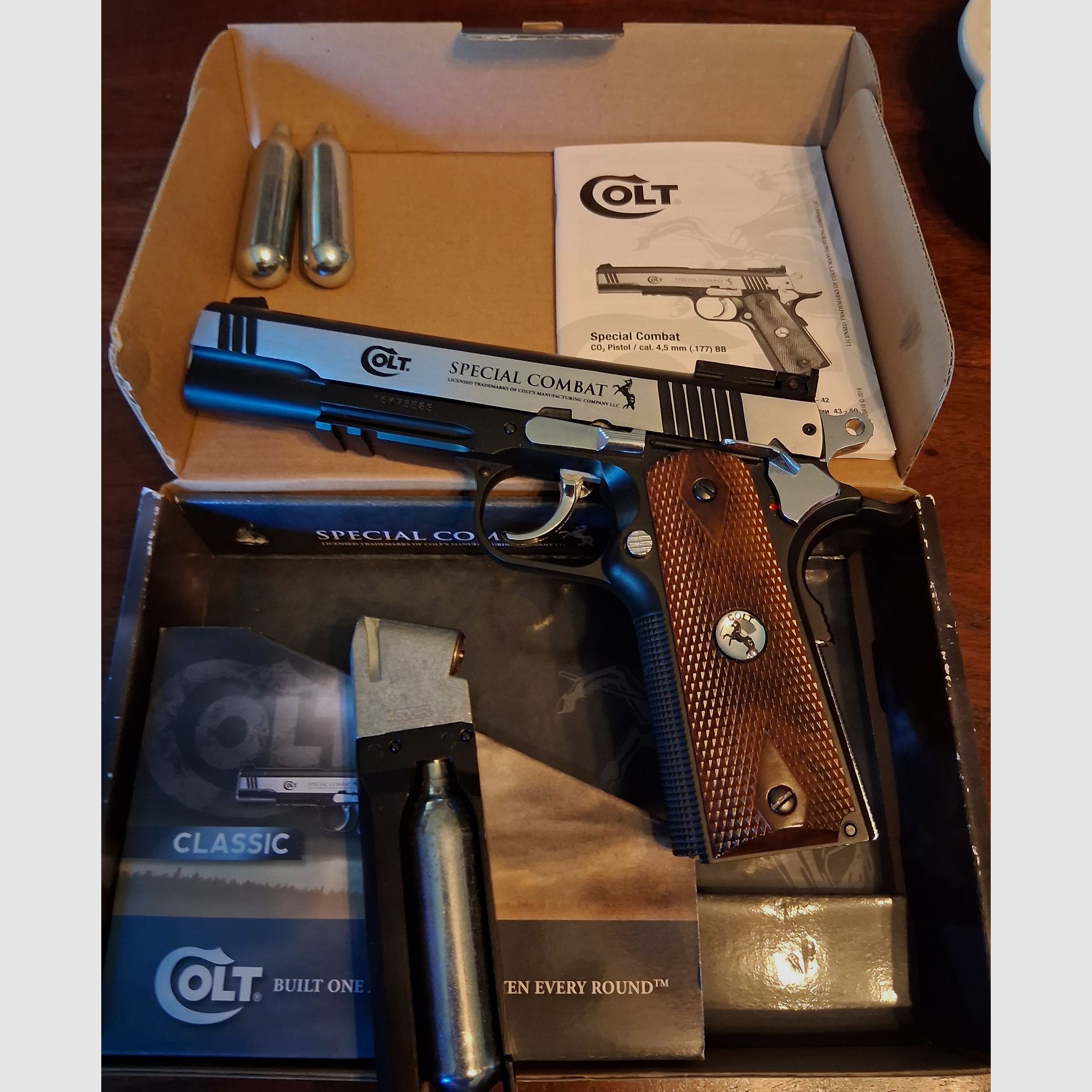 Colt 1911 A1 CO² calibre .177 /4,5mm BB avec marquage F, libre à partir de 18 ans
