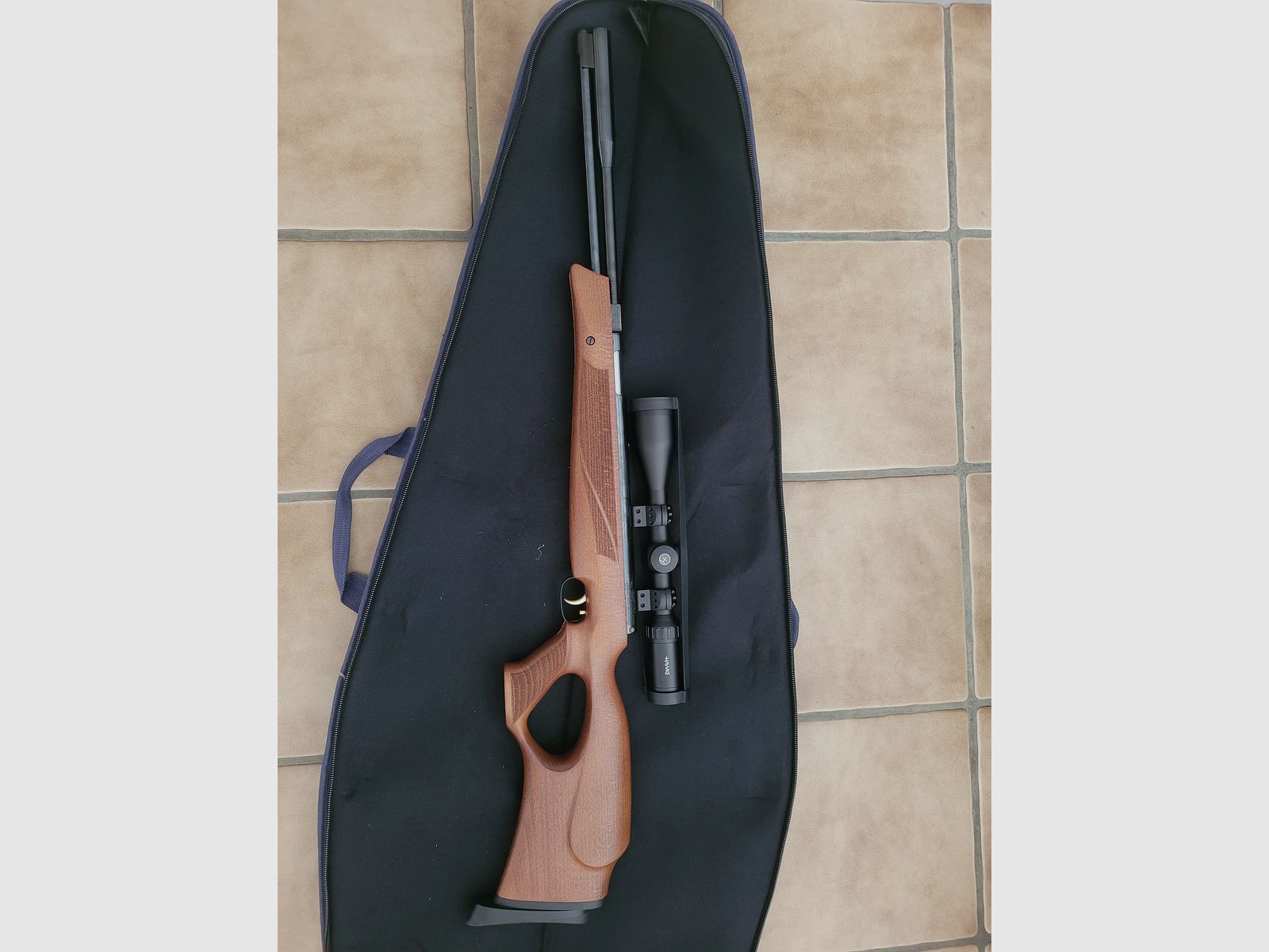 Weihrauch HW 97 K Lochschaft mit Hawke Vantage 3-12x44 und Zubehör