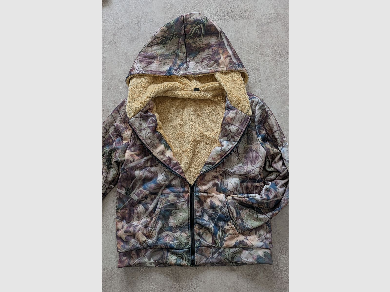 Gr. M leśna kamuflażowa kurtka z kapturem, ocieplana hoodie