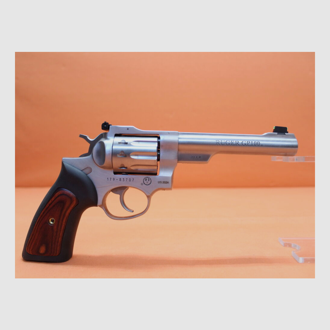 Ruger	 Revolver .22lr Ruger GP100 Stainless 5,5" Lauf/ Mikrometervisier/ 10-Schuss Trommel (.22lfB/.22L.R.)