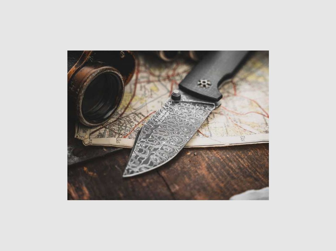 Coltello Böker Tiger in acciaio damascato con manico in Micarta