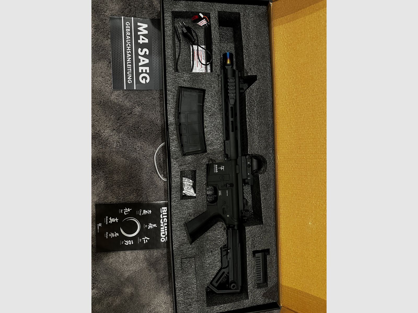 Saigo Defense Bushido Gi M4 inkl. Zubehör