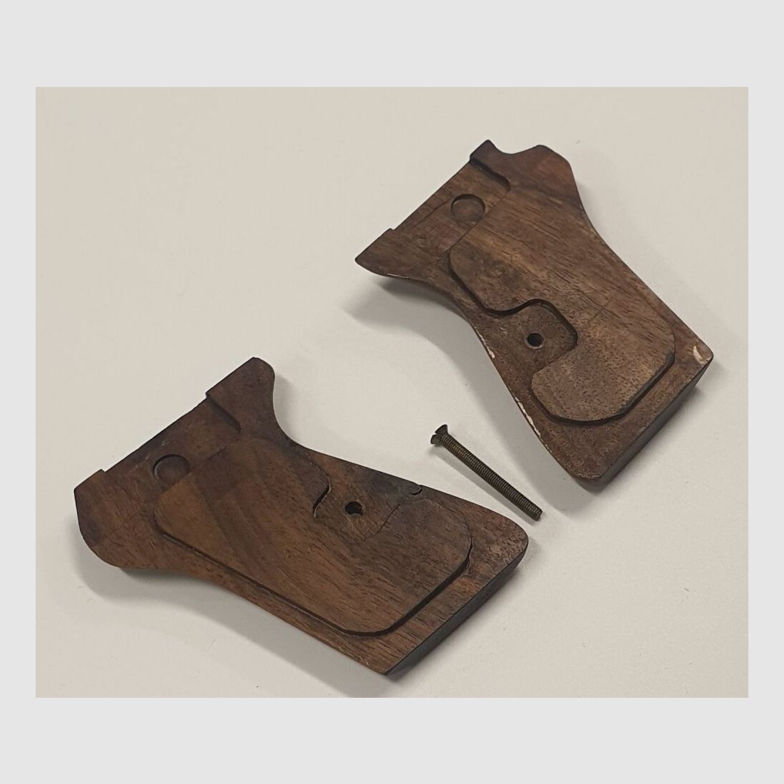 Unknown wooden grip scales for Walther PP